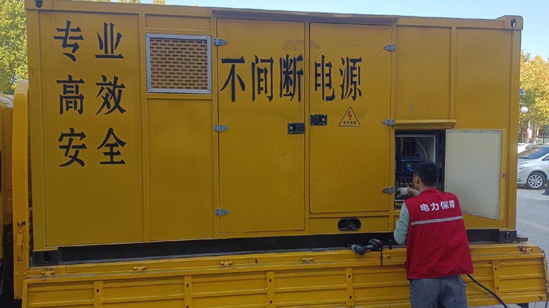 镇赉柴油发电机组和UPS电源配合使用时，如何避免切换过程中的电力中断？